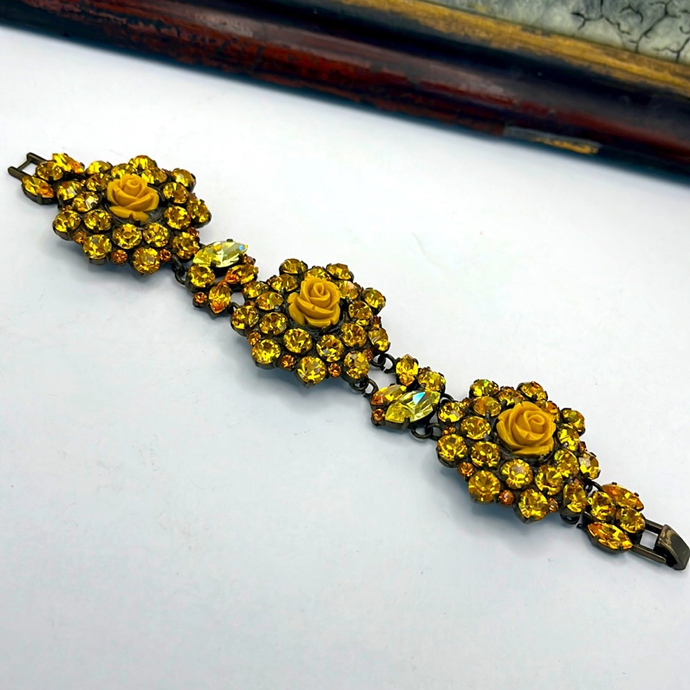 STUNNING Dimitriadis Glass Rhinestone & Resin Flower Bracelet